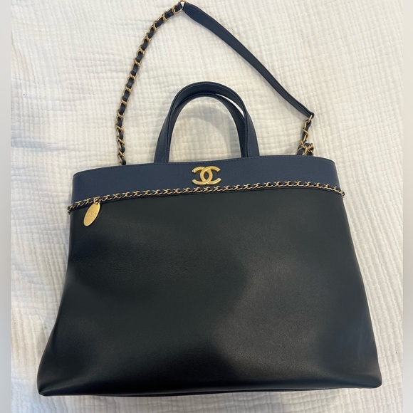 Chanel Lovely Chains Shopping Tote Black Navy Lambskin Caviar Gold Hardware - Picture 4 of 15